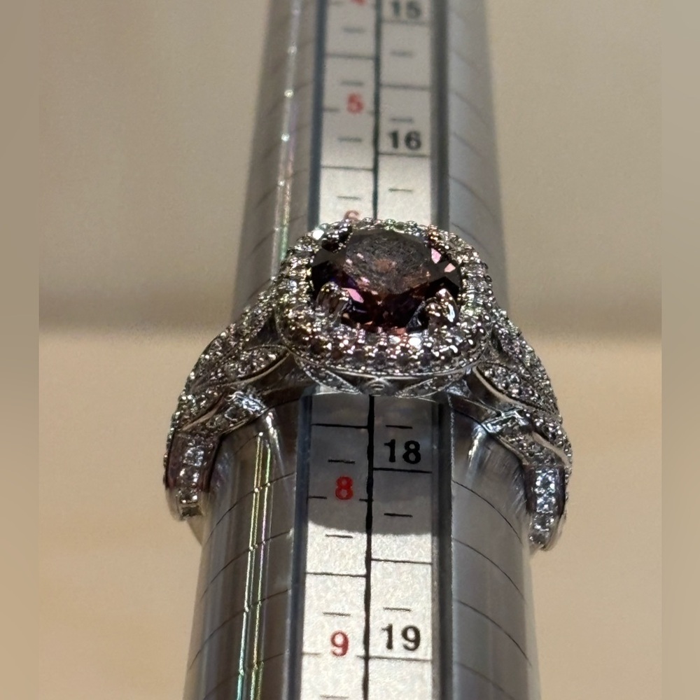 Ring bomb party size 7 silver toned ring with faux purple stone. Beautiful - Picture 4 of 5